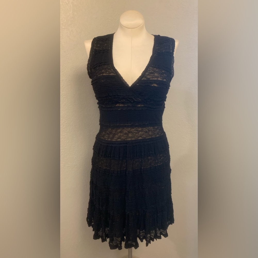 NEW Studio M Ladies Medium Black & Nude Lace Dress Fit & Flare Stretch LBD